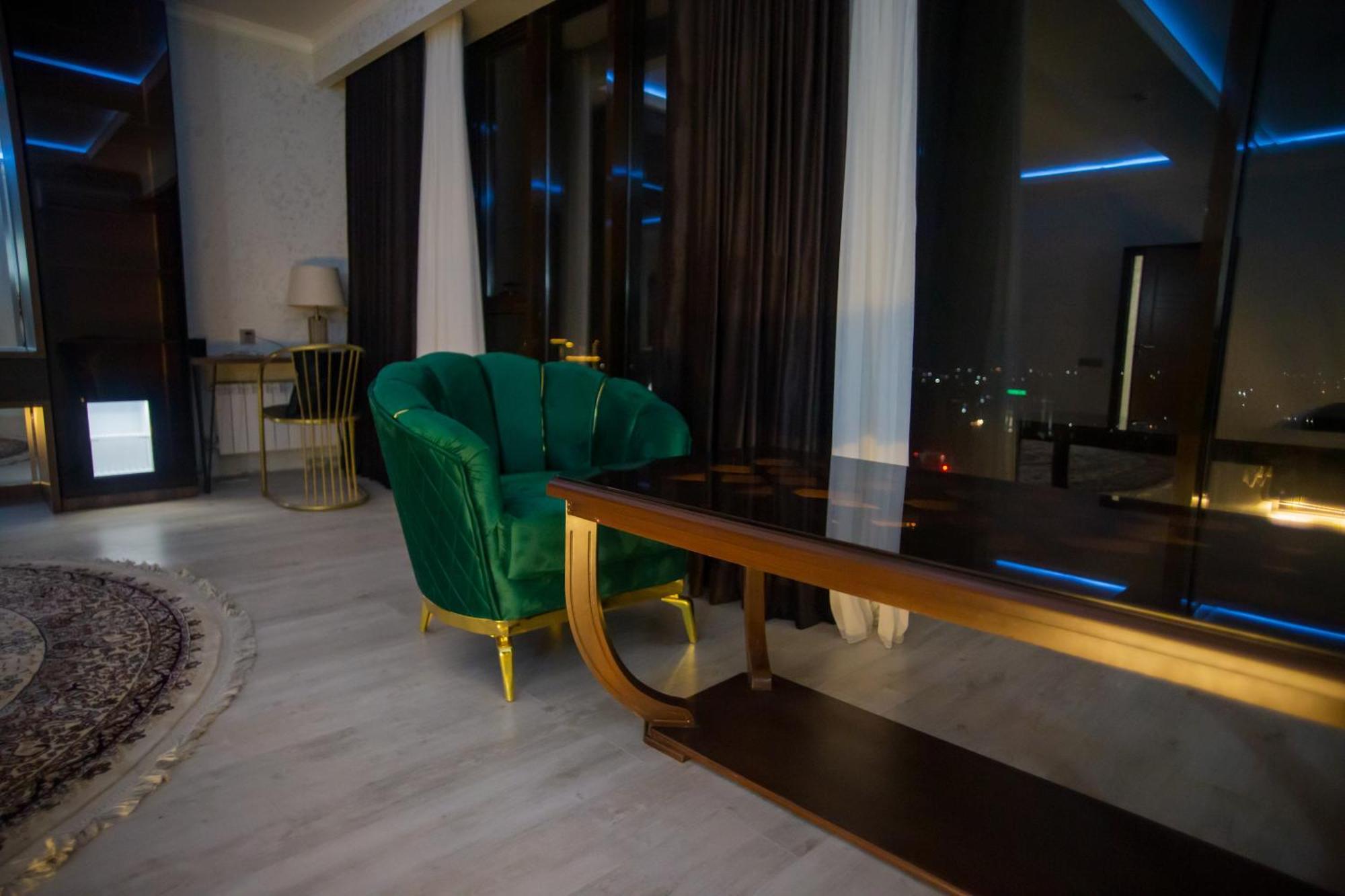 Baland Hotel Душанбе Экстерьер фото