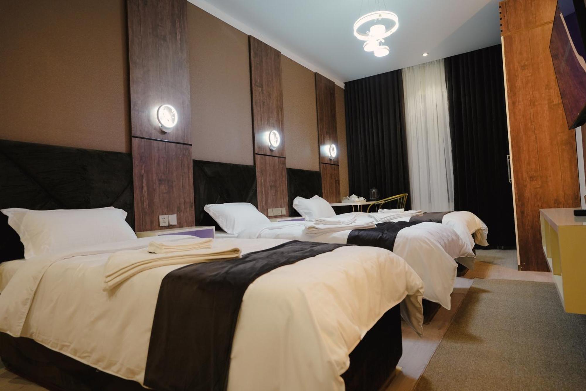 Baland Hotel Душанбе Экстерьер фото