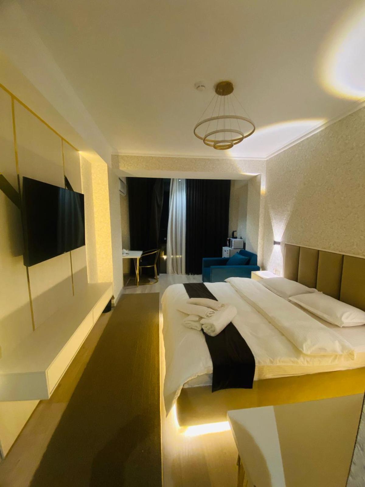 Baland Hotel Душанбе Экстерьер фото