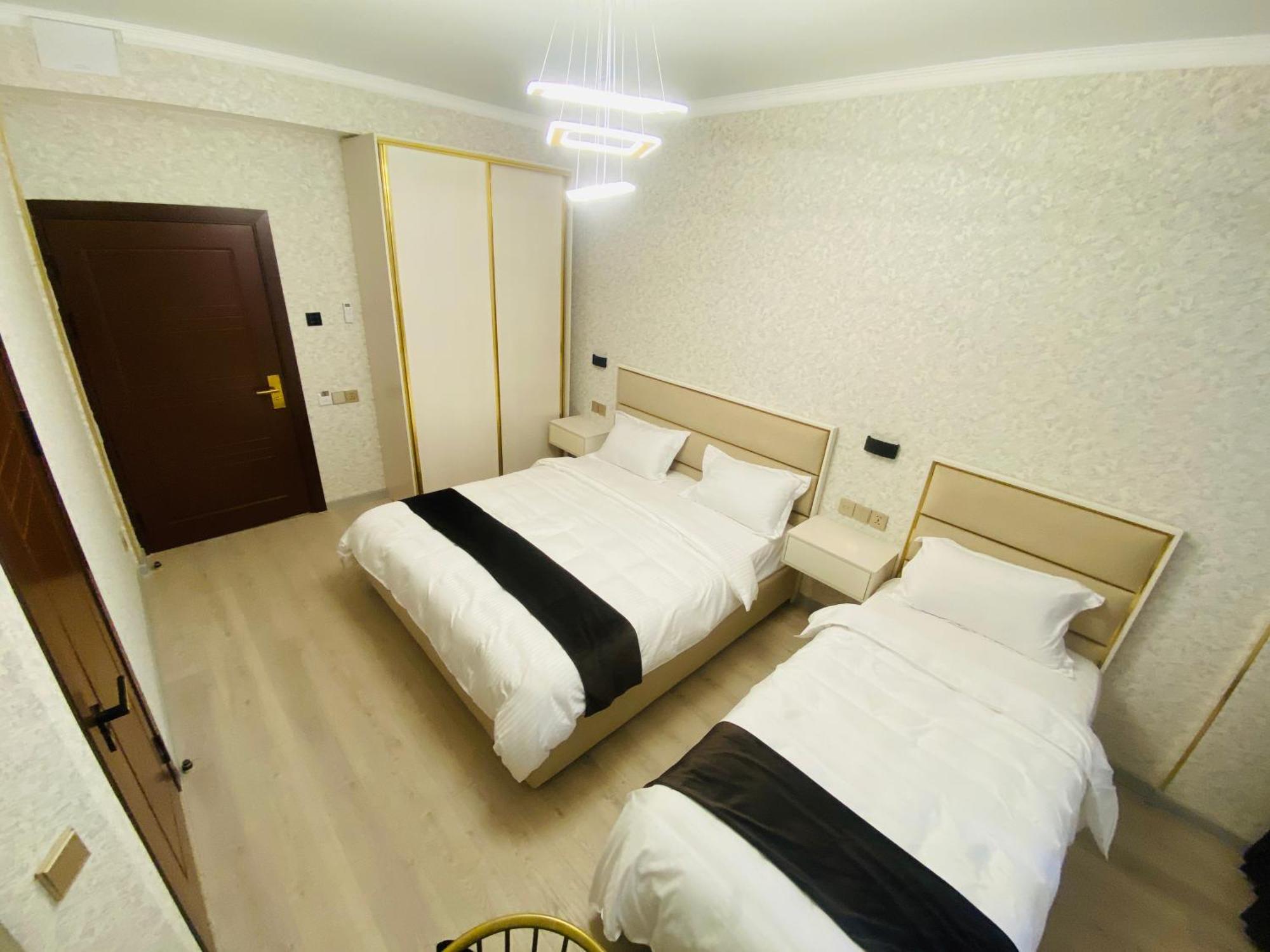 Baland Hotel Душанбе Экстерьер фото